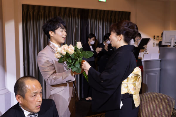 新潟県三条市　長岡市　新潟市　結婚式場　チャペル挙式　ウェディングドレス　ウェディングパーティ　カラードレス　ダーズンローズセレモニー